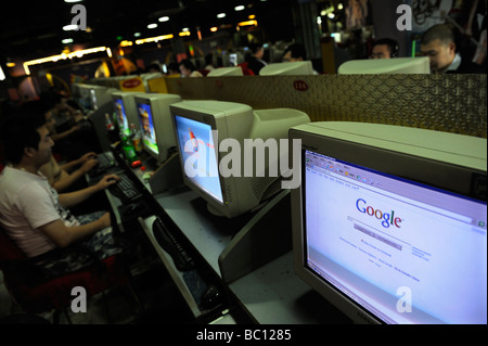 Motore di ricerca di Google in un internet cafè a Pechino in Cina. 21-giu-2009 Foto Stock