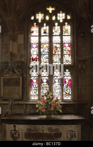 Vetrate colorate all'interno della cattedrale di Gloucester, Inghilterra Foto Stock