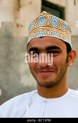 Giovane uomo Nizwa Sultanato di Oman Foto Stock