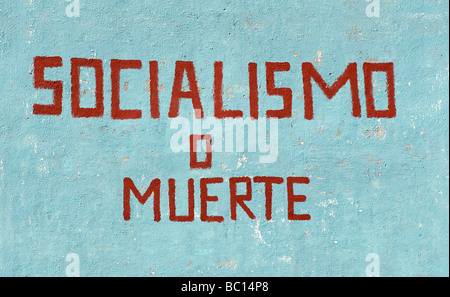 Parete cubano pittura. Propaganda socialista. SOCIALISMO O MUERTE. Socialismo o Morte. CUBA Foto Stock