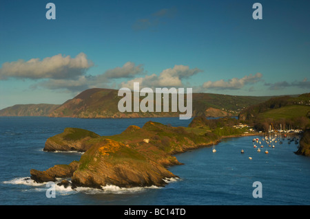 Luxury Yacht ormeggiati nel pittoresco Watermouth Bay Harbour con vista lungo la North Devon Coast UK Foto Stock