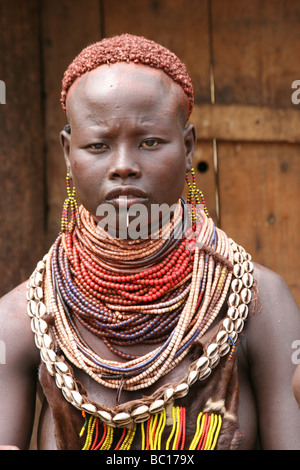 Africa Etiopia Valle dell'Omo Karo tribesmen donna Foto Stock