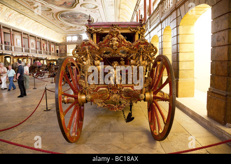 Papa Clemente XI pullman, costruito nel 1716. Allenatore Nazionale Museo / Museu Nacional Dos Coches, Lisbona, Portogallo. Foto Stock