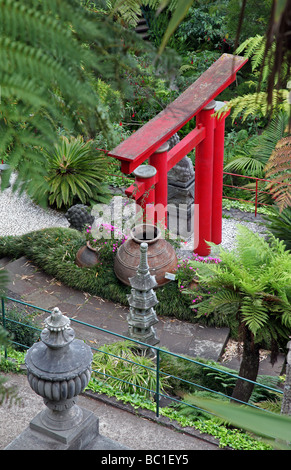 Japanese gateway in Monte Palace giardini Propical Madera Foto Stock