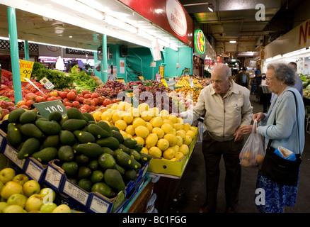 Shopping ad Adelaide il Mercato Centrale Foto Stock