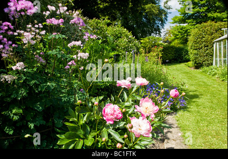 Confine erbacee al Giardino Broadleas Devizes Wiltshire, Inghilterra REGNO UNITO Foto Stock