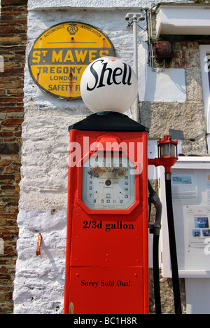 Vecchia pompa di benzina Foto Stock