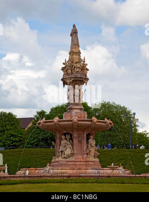 La fontana Doulton, che attualmente si trova in Glasgow Green, accanto al Palazzo del Popolo. La Scozia, Regno Unito Foto Stock