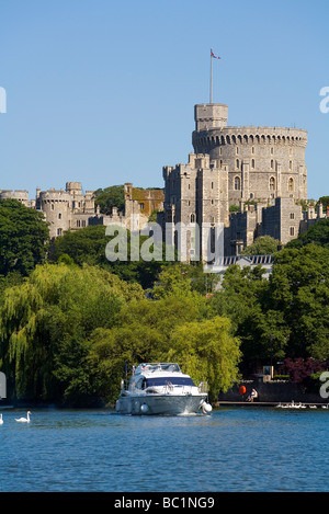 Il Castello di Windsor e del fiume Tamigi in Inghilterra Foto Stock