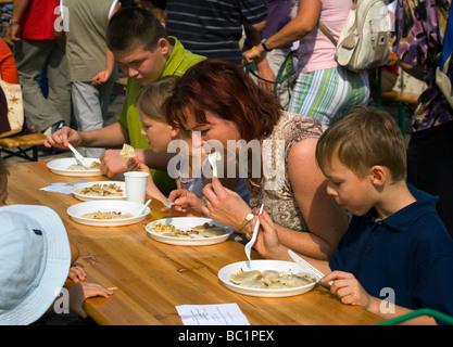 Polonia Cracovia Gnocchi Festival alla piccola piazza del mercato Foto Stock