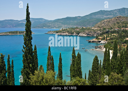 Guardando verso il basso sulla Kalamitsi baia tra Stoupa e Kardamiyli nelle mani esterno Messinia Peloponneso sud Grecia Foto Stock