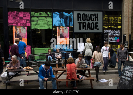 Brick Lane domenica 21 giugno Rough Trade records Dray a piedi Foto Stock