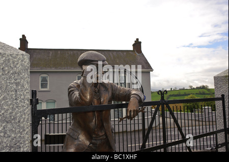 Harry Fergus statua e la casa da Dromara contea di Down Irlanda del Nord Foto Stock