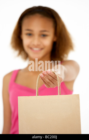 Ragazza giovane azienda Shopping Bag Foto Stock