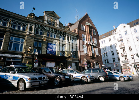 Giugno 23, 2009 - Sankt Pauli Theatre e Davidwache Polizeikommissariat (15) a Reeperbahn nella città tedesca di Amburgo. Foto Stock