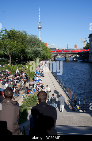 Vista sulla spiaggia bar Sprea e Alex a Berlino Foto Stock