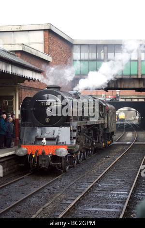 Locomotiva 71.000 duca di Gloucester in Bury stazione ferroviaria Foto Stock