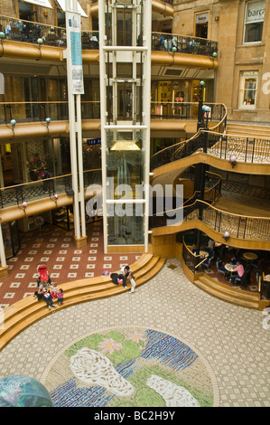 Dh Shopping Center PRINCES SQUARE GLASGOW Centre Court plaza shopper in undercover shopping mall city centre Foto Stock