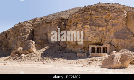 Panoramica di Kanais tempio del Re Sety 1 nel Wadi Abad nel Deserto Orientale dell'Egitto Foto Stock