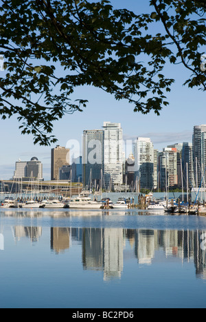 Una vista di Vancouver skyline di s come si vede da Stanley Park Foto Stock