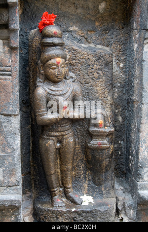 Una scultura in rilievo su un pilastro a RAMASWAMY TEMPIO IN KUMBAKONAM, TAMILNADU Foto Stock