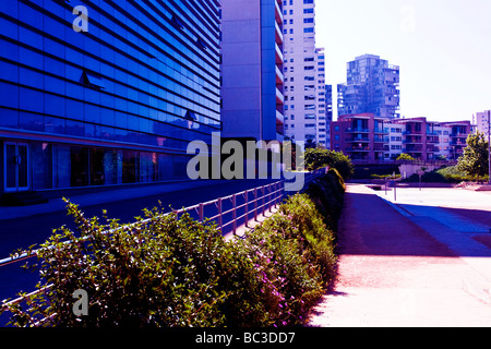 Edifici contemporanei nell'area di Diagonal Mar di Barcellona. Foto Stock