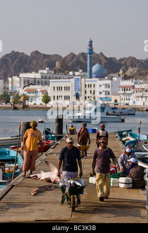 I pescatori del porto di Mutrah Muscat Oman Foto Stock