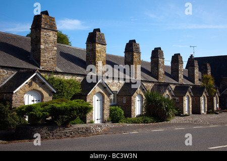 Rashleigh Almhouses un gruppo di case collegate costruite intorno al 1800 da William Rashleigh che era sceriffo della Cornovaglia a Polmear, Cornovaglia, Inghilterra, Regno Unito Foto Stock