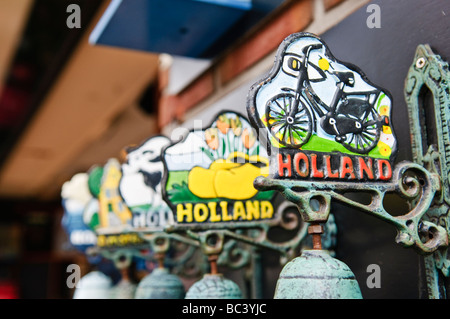 Campane olandese in un negozio di souvenir a Volendam Foto Stock