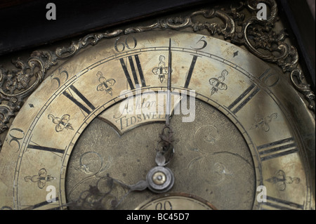 Antico orologio del nonno faccia, REGNO UNITO Foto Stock