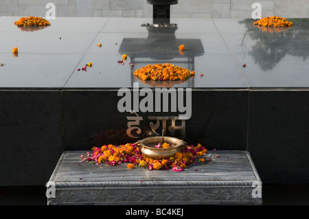 Il Raj Ghat il Mahatma Gandhi Memorial a Nuova Delhi in India Foto Stock