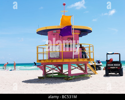 Di stile Art Deco stazione bagnino sulla spiaggia di South Beach Miami Foto Stock