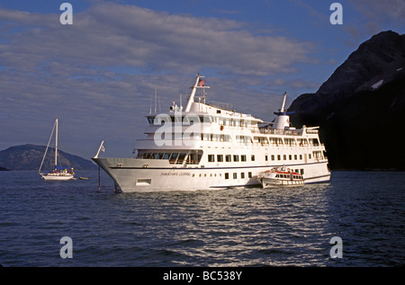 Nave passeggeri che partecipano all'operazione di salvataggio di YORKTOWN CLIPPER GLACIER BAY ALASKA Foto Stock