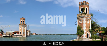 Venezia, Veneto/ Italia: Vista panoramica dell'ingresso all'Arsenale veneziano, Arsenale di Venezia con architettura in stile bizantino. Foto Stock