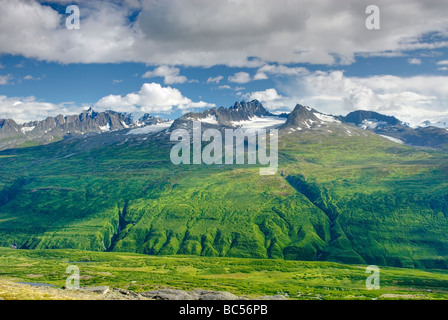 Picchi di Chugach Mountains vicino a Thompson Pass Alaska USA Foto Stock