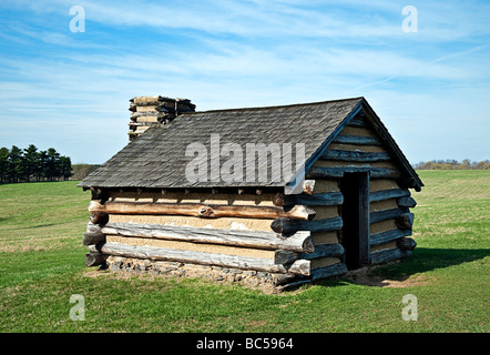 Replica di una cabina nella quale i soldati avrebbero vissuto a Valley Forge Pa USA Foto Stock
