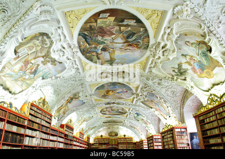 Pittura barocca sul soffitto ad esempio la Biblioteca di Strahov, Praga, Repubblica Ceca Foto Stock