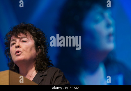 La Gran Bretagna è poeta laureato Carol Ann Duffy parlando sul palco a Hay Festival 2009 ella è anche un drammaturgo e scrittore freelance Foto Stock