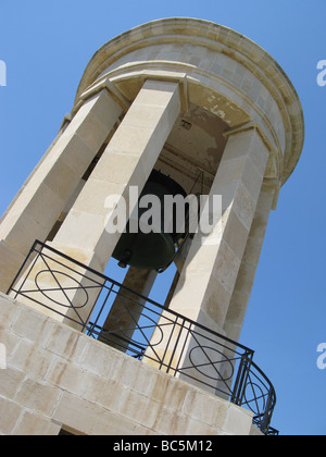 Assedio Bell monumento onora 7000 militari e civili uccisi durante WW2, Triq Il-Mediterran, Valletta, Malta, Europa Foto Stock