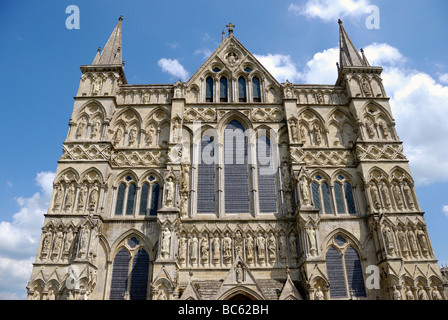 Fronte ovest della cattedrale di Salisbury Wiltshire, Inghilterra Foto Stock