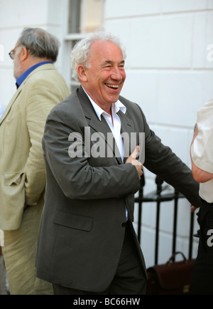 L'attore britannico Simon Callow in visita a Brighton nel 2009, Regno Unito Foto Stock