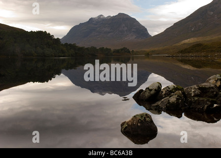 Liathach da Loch Coulin Torridon Wester Ross Scozia Scotland Foto Stock