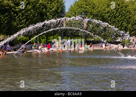 WASHINGTON DC USA le persone godono di fontana Foto Stock