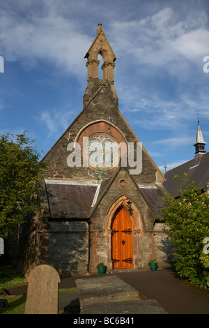 St augustines chiesa di Irlanda chiesa parrocchiale costruita sulle pareti della città murata di derry contea di Londonderry Foto Stock