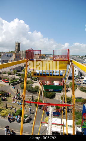 Guardando oltre penzance in Cornovaglia regno unito dalla cima di un ferries wheel ride presso la fiera Foto Stock