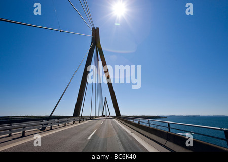 Attraversando il ponte di Faro tra Zelanda e Falster in Danimarca Foto Stock