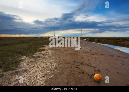 Una vista di Blakeney sulla Costa North Norfolk Foto Stock