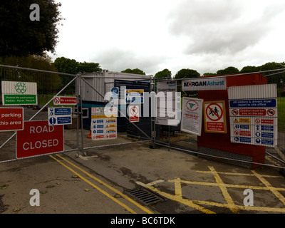 Strada chiusa e cartelli di avvertimento Salisbury Wiltshire Foto Stock