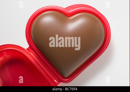 Cuore di cioccolato in plastica rosso - scatola Foto Stock