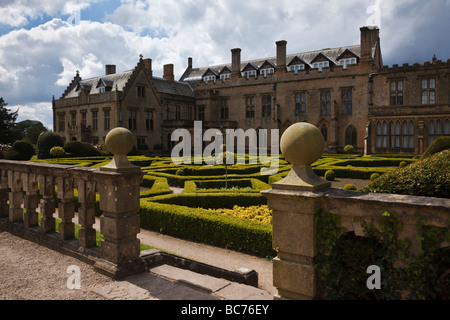 La Newstead Abbey dal giardino spagnolo, Nottinghamshire Foto Stock